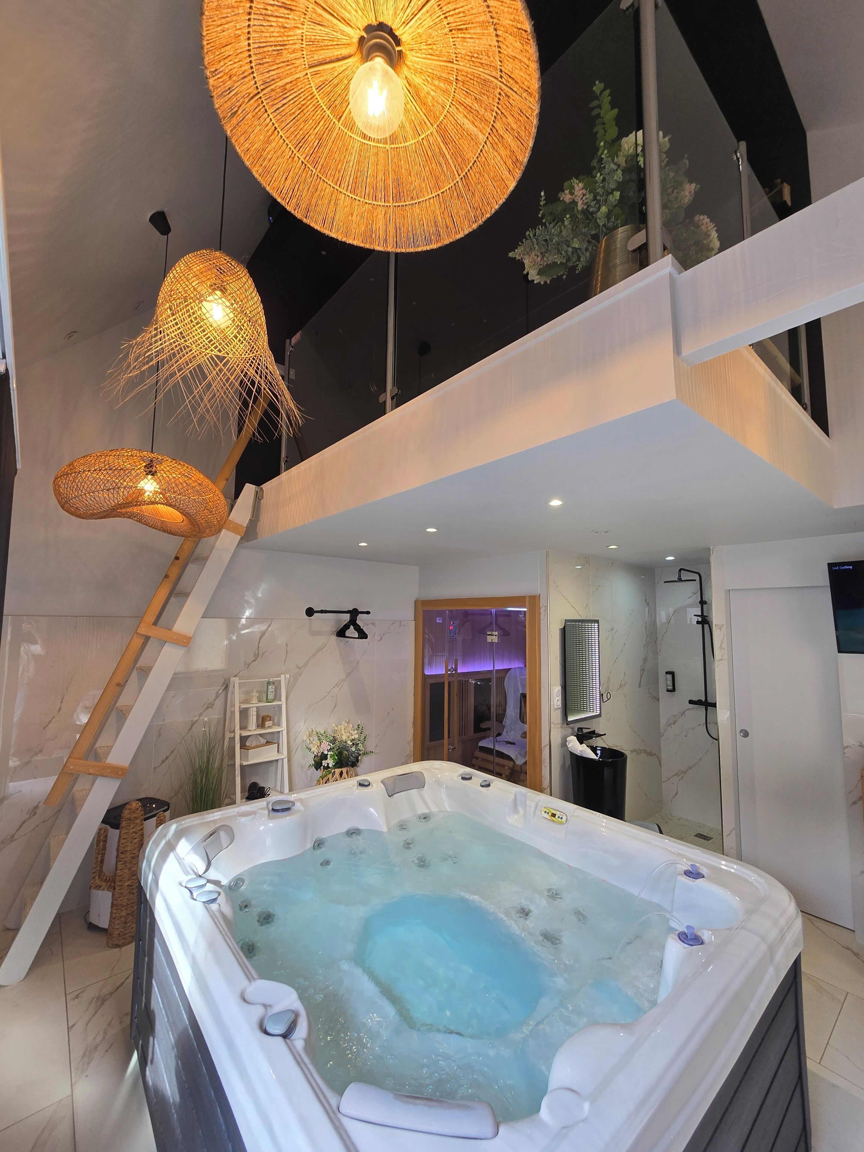 Habitación doble Deluxe, sauna | Tina de hidromasaje privada