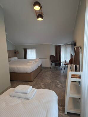 Triple Room, Balcony | Free WiFi - Enza Suıtes (shumen)