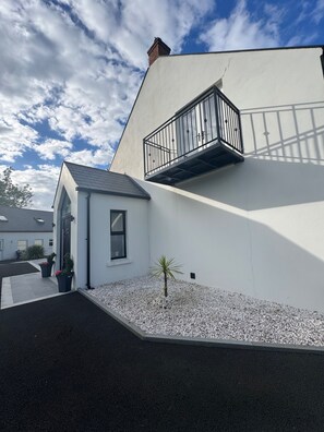 Exterior - Little Lake Lodge / House Hottub Sauna (Ballymoney)