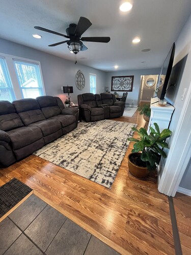 Serene 2-bedroom house with AC in charming Bedford