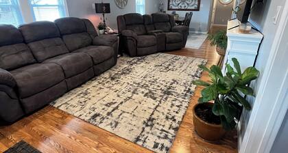 Serene 2-bedroom house with AC in charming Bedford