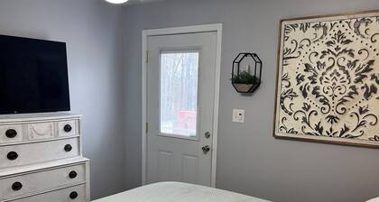 Serene 2-bedroom house with AC in charming Bedford