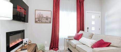 Televisión y chimenea
