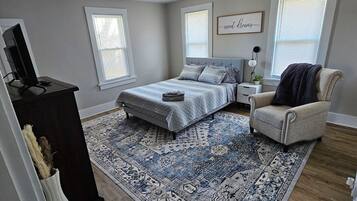 2 bedrooms, desk, iron/ironing board, WiFi (free)
