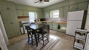 Coffee/tea maker, fridge, microwave, oven