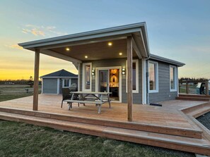 Outdoor dining - Waterfront & breathtaking view - Chalet du Phare (Bonaventure)