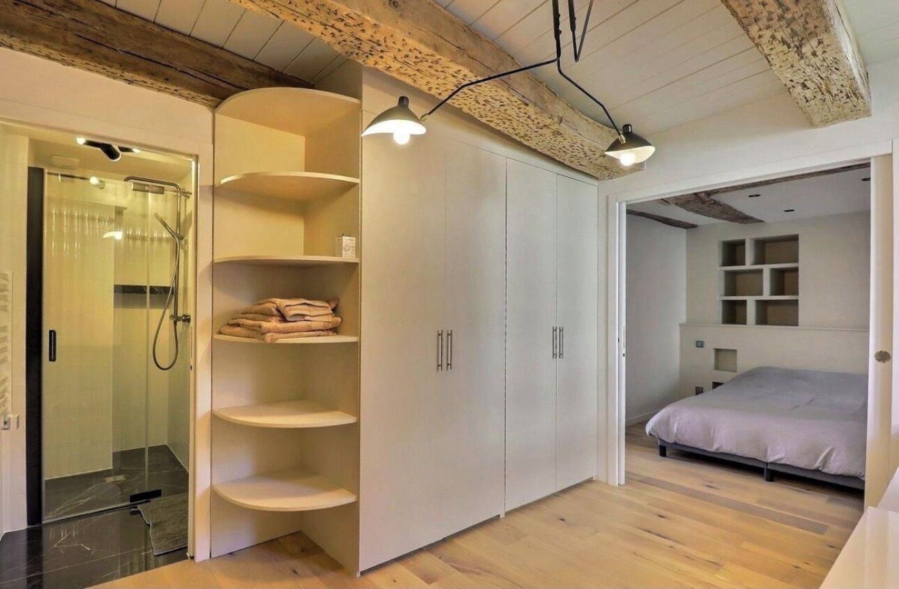 4 bedrooms, desk, iron/ironing board, free WiFi