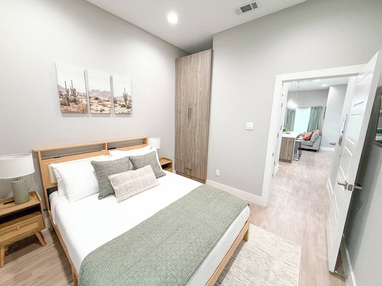1 habitación, escritorio, tabla de planchar con plancha y wifi 