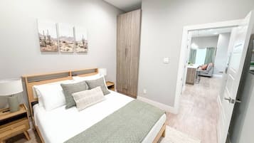 1 habitación, escritorio, tabla de planchar con plancha y wifi