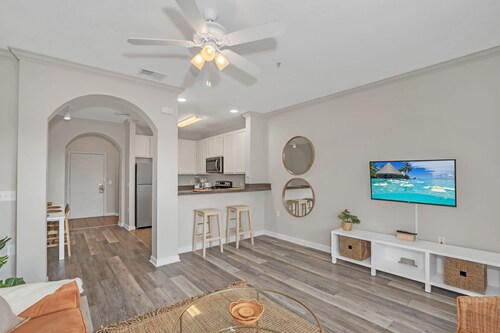 Upstay Large Family Condo w Pool, Sauna