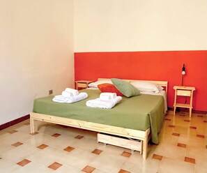 3 bedrooms, iron/ironing board, travel crib, WiFi (free)