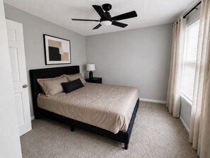 3 bedrooms, iron/ironing board, WiFi, bed sheets - Entire Modern Condo  Clean, Stylish & Comfortable (Decatur)