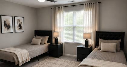 Entire Modern Condo Clean, Stylish & Comfortable