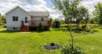 Country in the City: Quiet, central home with golf views, near Victoria Park.