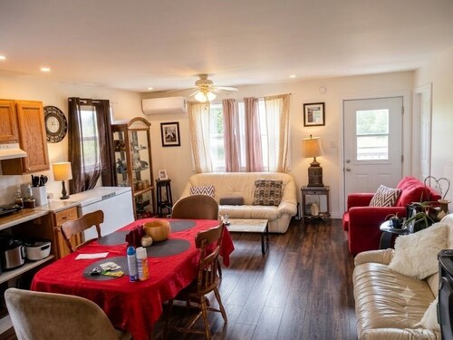 Country in the City: Quiet, central home with golf views, near Victoria Park.