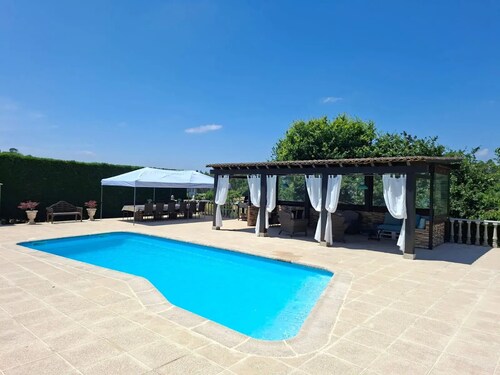 As Seis Chemineas Rural Vacation Home