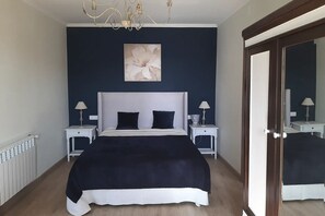 6 habitaciones, tabla de planchar con plancha y cuna de viaje 