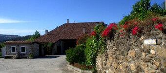 As Seis Chemineas Rural Vacation Home