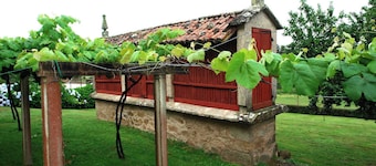 As Seis Chemineas Rural Vacation Home