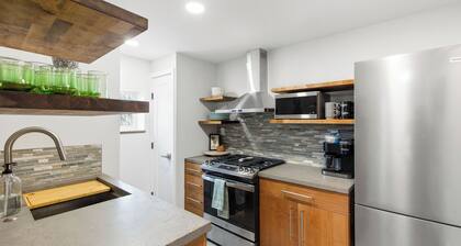 The Aspen Nook – A Modern Stay
