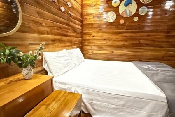 Double Room Single Use, Garden View | Desk, blackout drapes, iron/ironing board, WiFi (free)