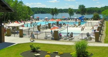Luxury 7BR Lakefront Log Lodge; Sleeps 18