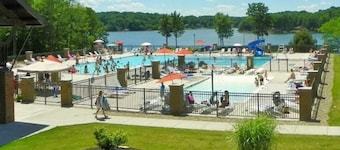 Luxury 7BR Lakefront Log Lodge; Sleeps 18