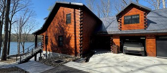 Luxury 7BR Lakefront Log Lodge; Sleeps 18