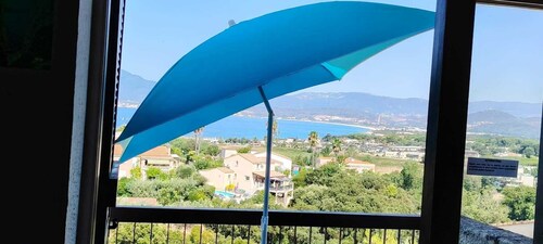 DUPLEX APART SLEEPS 5, AIR CONDITIONING, BEAUTIFUL SEA VIEW, POOL, 3 min BEACH
