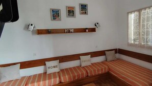 A room with a wooden bench bed, pillows with 'HOME' and 'AMORE' text, a shelf with a globe, and three framed pictures on the wall. - DUPLEX APART SLEEPS 5, AIR CONDITIONING, BEAUTIFUL SEA VIEW, POOL, 3 min BEACH (Grosseto-Prugna, PORTICCIO)