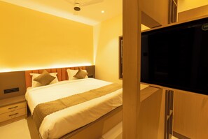 Quarto casal luxo | Escrivaninha, espaço de trabalho para notebook