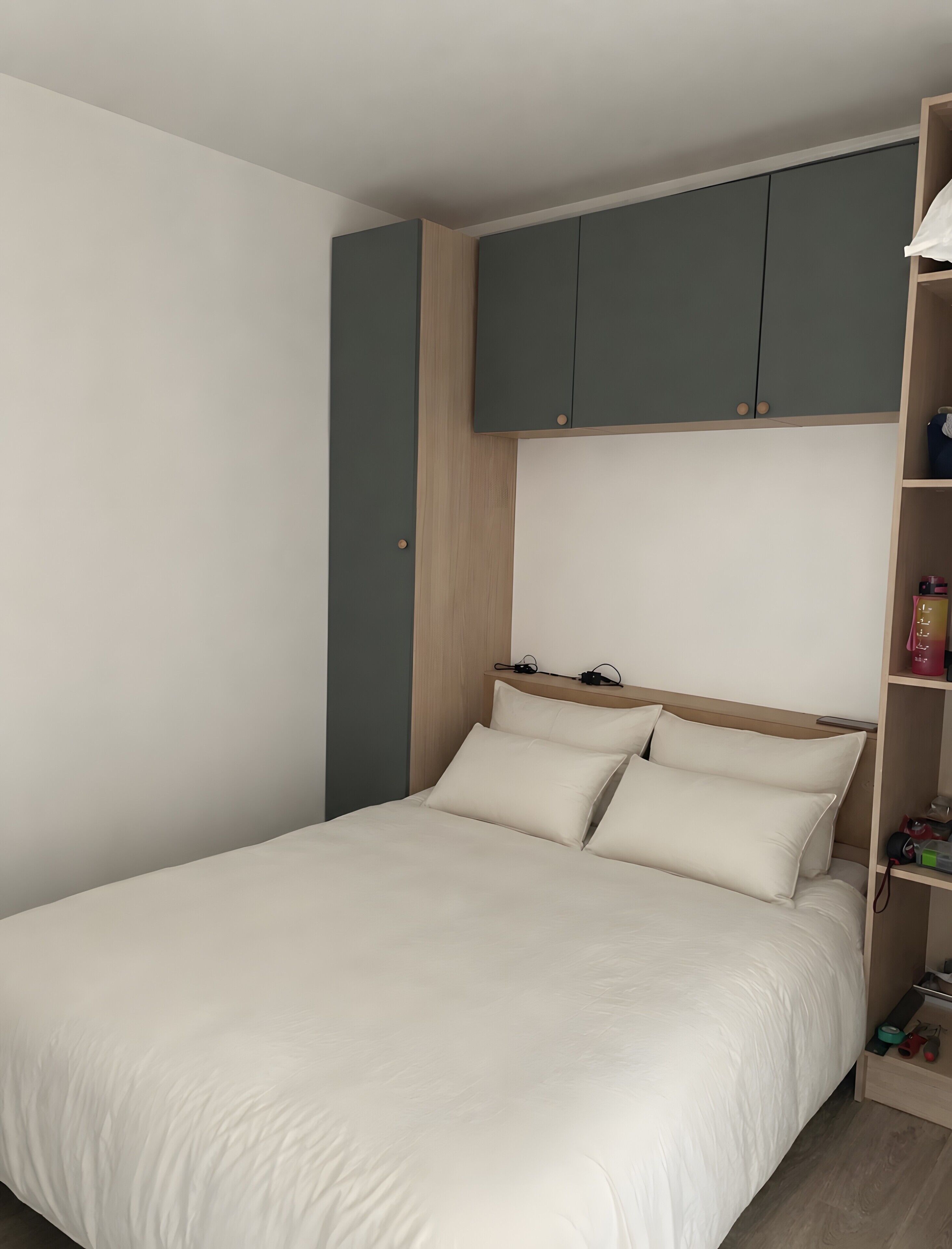 WiFi, bed sheets