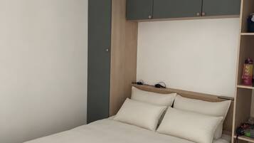WiFi, bed sheets
