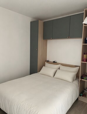 WiFi, bed sheets - 'Gwened'Home' Apartment with Terrace & Parking - Near Vannes City Center (Vannes)