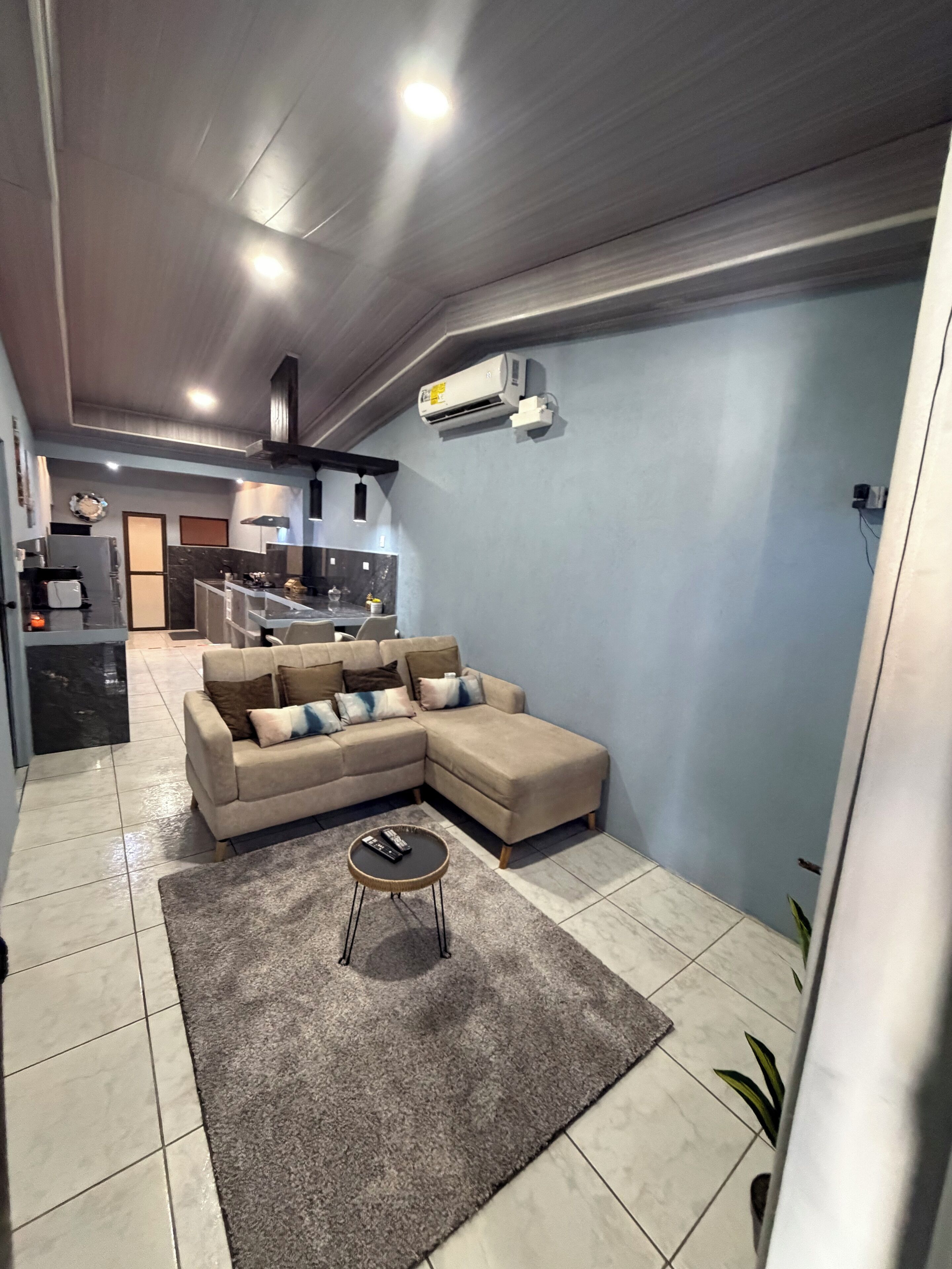 House, 4 Bedrooms | Living area