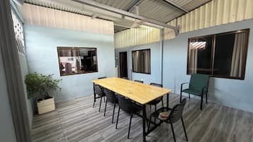 Casa, 4 habitaciones | Comedor
