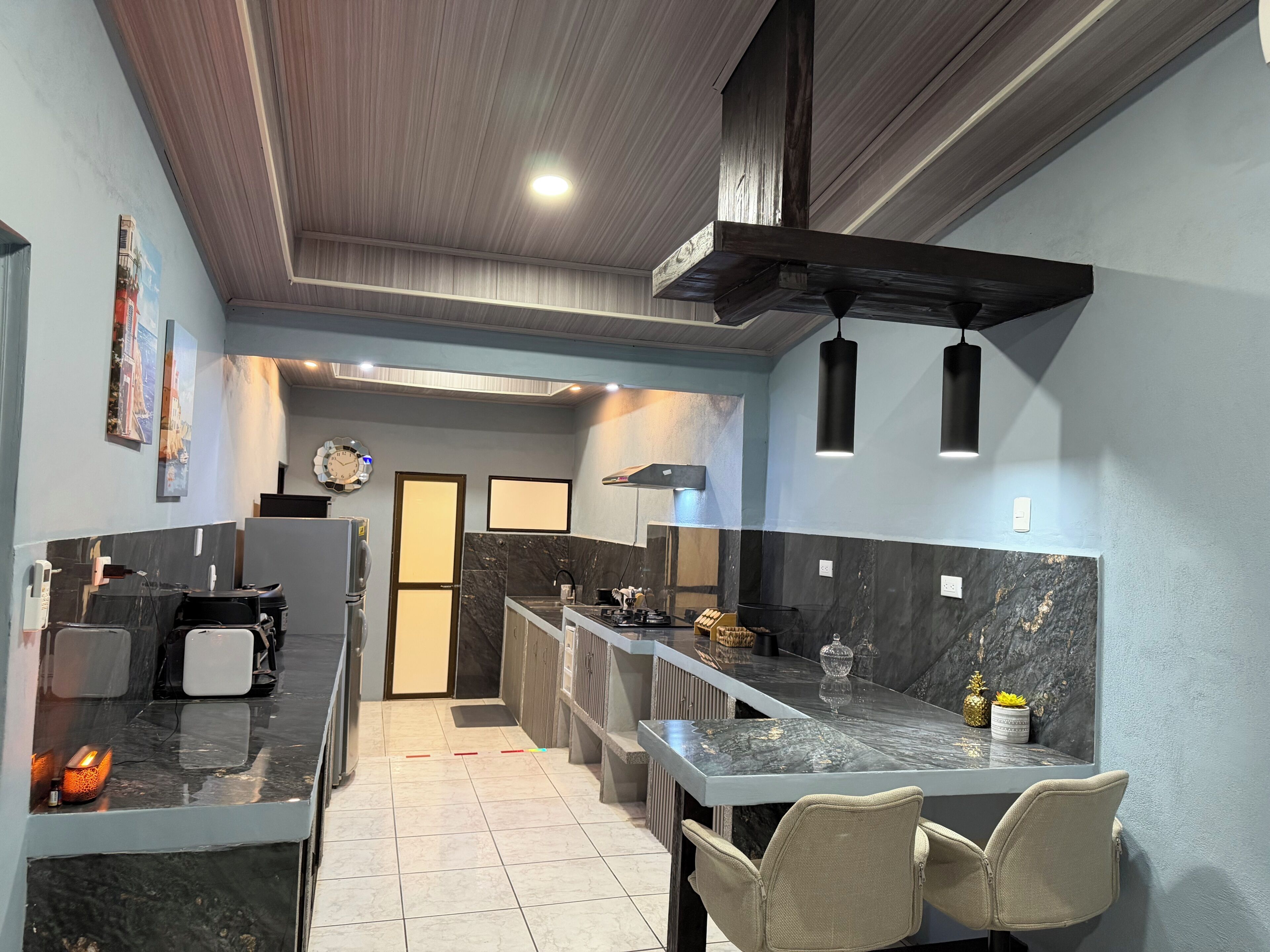 House, 4 Bedrooms | Private kitchen