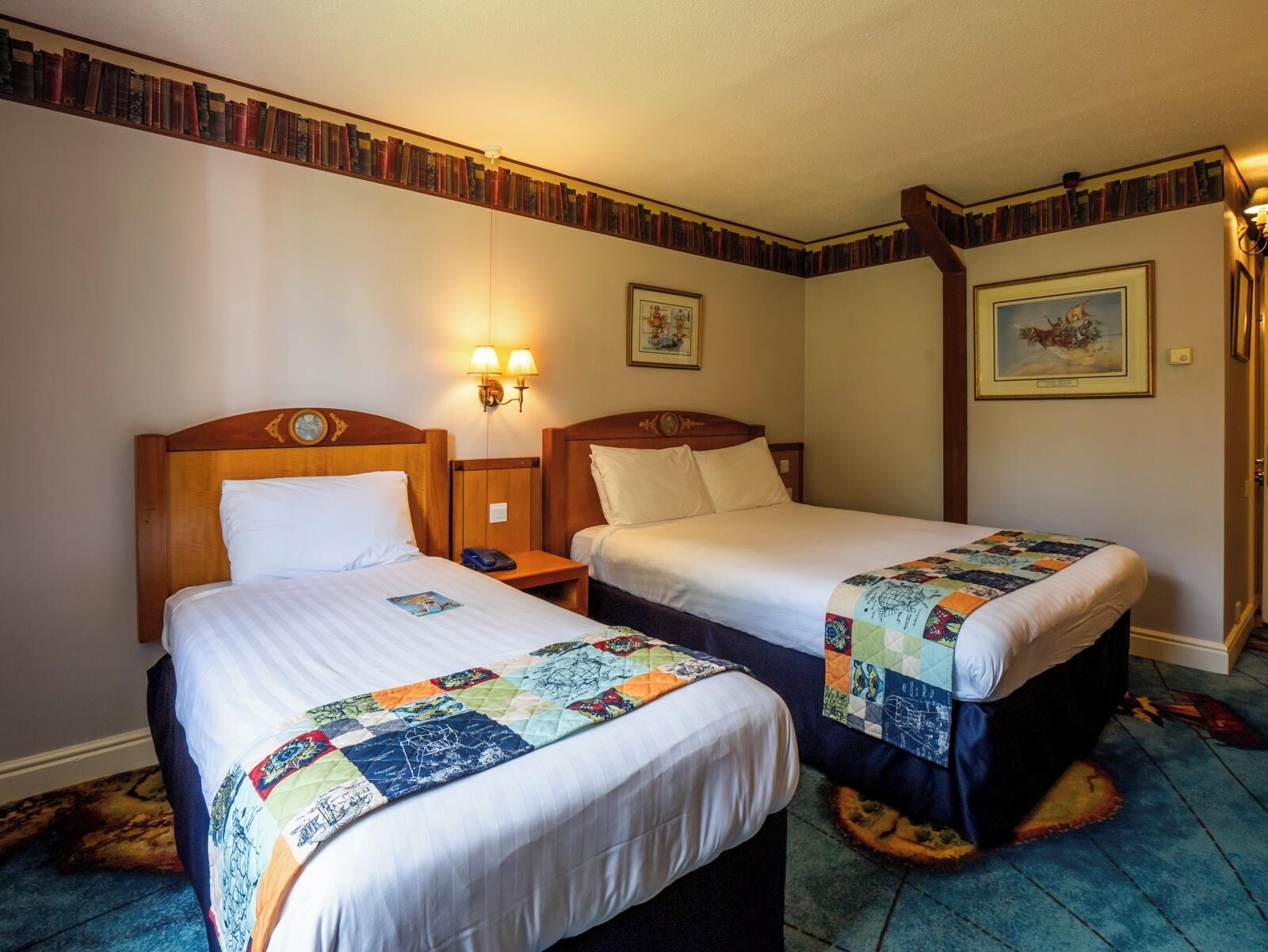Kolmen hengen perhehuone (Alton Hotel Explorer) | Ilmainen Wi-Fi, vuodevaatteet
