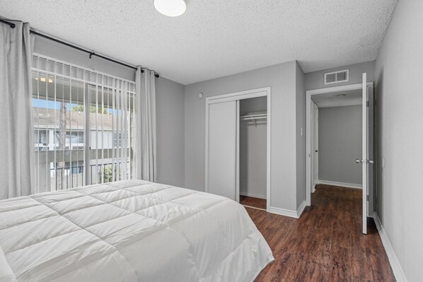 Family Apartment, Patio, Courtyard View - 1307-Wilcrest-4203 (Houston)