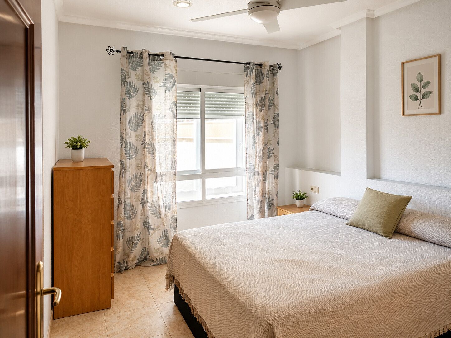 3 bedrooms, desk, iron/ironing board, free WiFi