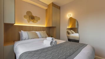 City Apartment, 1 Queen Bed with Sofa bed, Kitchen, City View | Iron/ironing board, WiFi (free)
