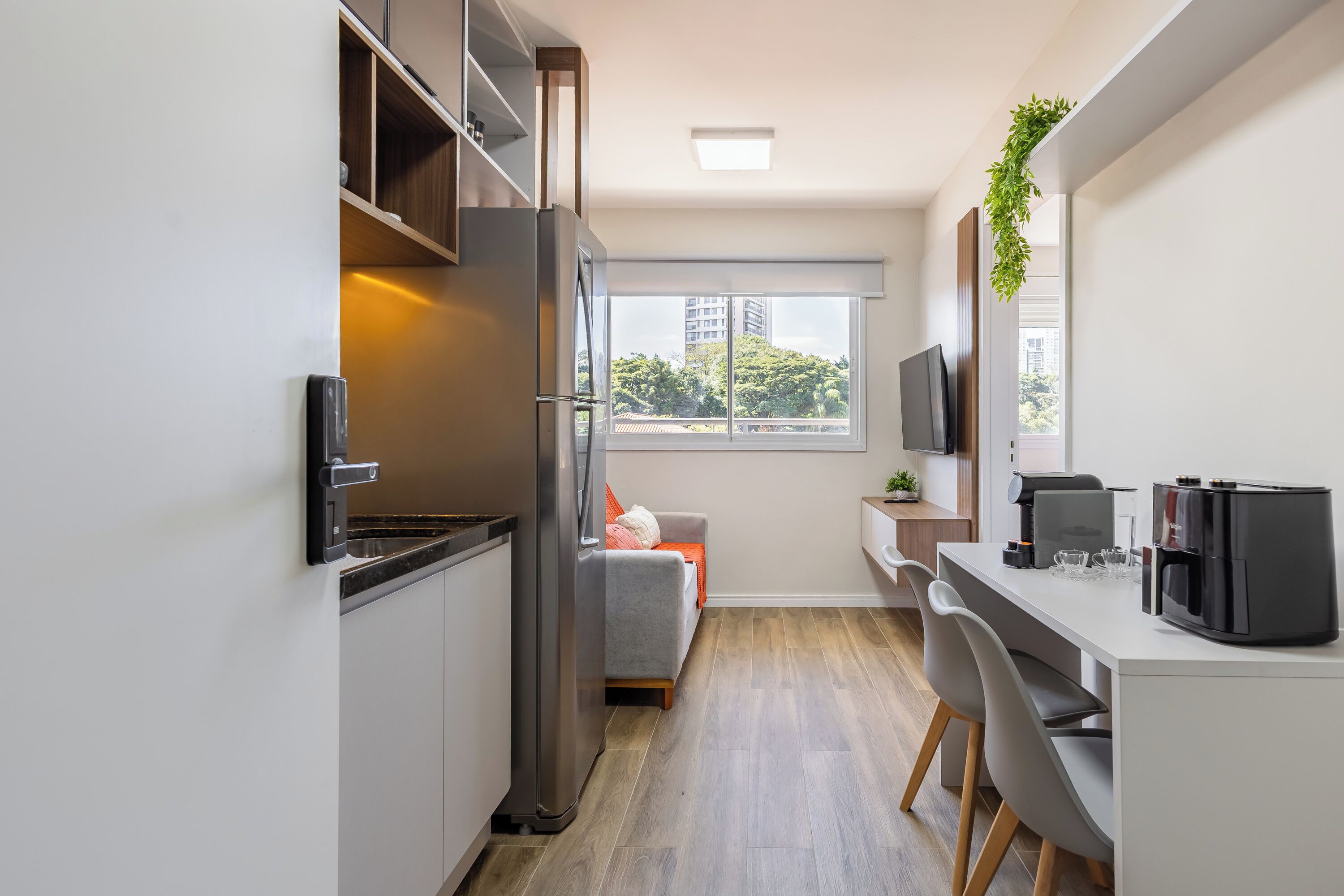 Design-Apartment, 1 Doppelbett, Küche, Parkblick | Wohnbereich