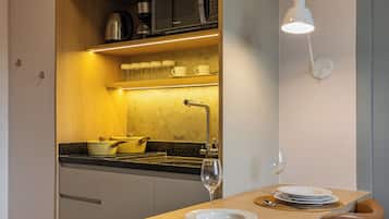 City Apartment, 1 Queen Bed with Sofa bed, Kitchen, City View | Dining