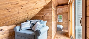 Lazy Loon: Cozy lakefront cottage with private beach & dock in Damariscotta