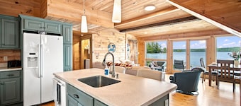 Lazy Loon: Cozy lakefront cottage with private beach & dock in Damariscotta