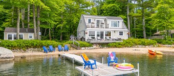 Lazy Loon: Cozy lakefront cottage with private beach & dock in Damariscotta