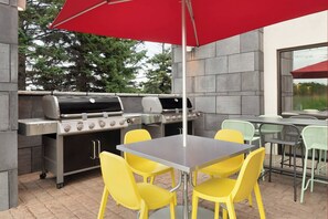 BBQ/picnic Area - Home2 Suites By Hilton Jacksonville Mayo Clinic Area (Jacksonville)