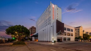 A modern hotel building with a prominent vertical design and a large entrance. - Hilton Garden Inn Zhoushan Putuo District (Zhoushan)