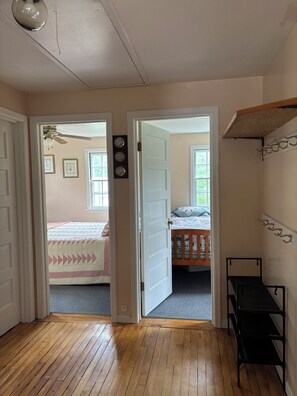 2 bedrooms, WiFi (free), bed sheets
