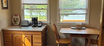 Wonderful cottage on Lake Anne Louise in historic Blaney Park